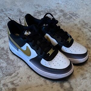 Nike Men's Black, White, and Gold Sneakers